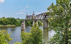 River View, Balcony, Germantown, Central, Elevator